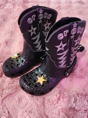 Croc Day Crocs Classic Cowboy Boot with Charms and Spurs, NWOB, Size 5/7